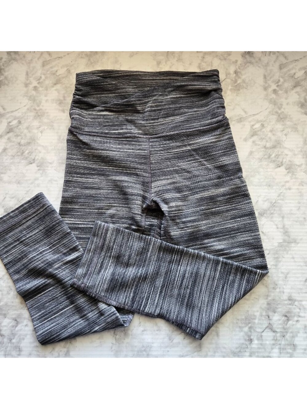 Lululemon Align Crop Cross Waist Leggings, Gray /White Womens Sz 4 (SKU 26-0159)